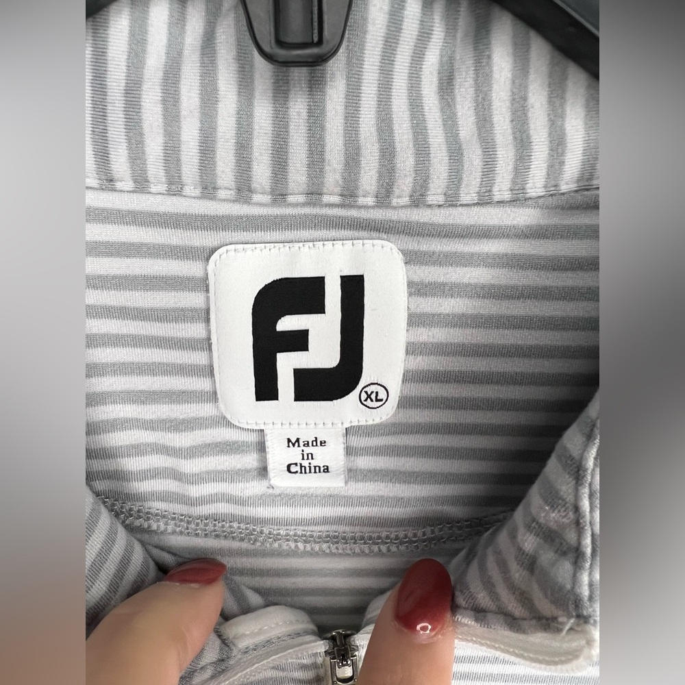FootJoy Women’s Striped 1/2 Zip Pullover Sz XL - Picture 2 of 6